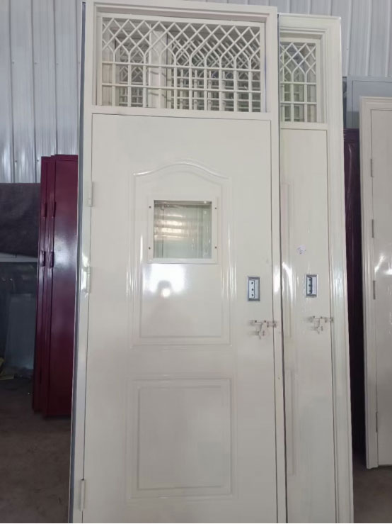 永安坝街道学校教室门