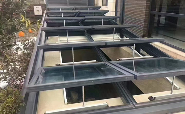 某轨道交通车辆维修车间永安坝街道排烟窗应用