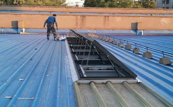 某区域性物流仓储中心永安坝街道排烟窗系统安装项目